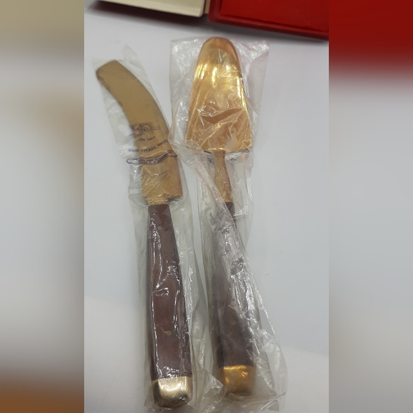 Vintage Solid Nickle Bronze Serving Set Knife & Cake Knife Wood Handles NOS - Picture 3 of 6